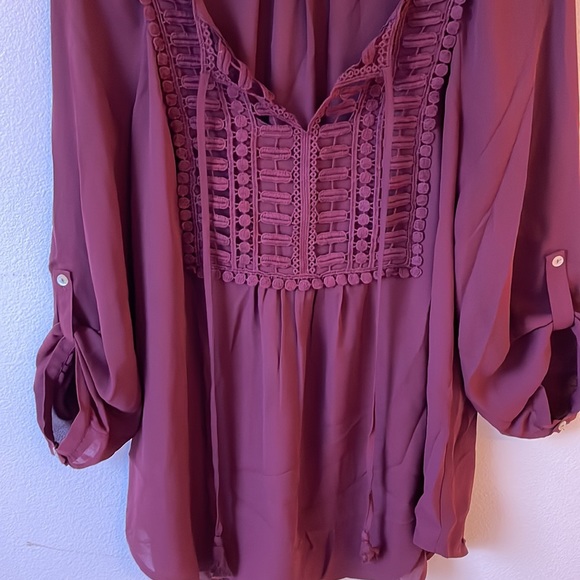 Daniel Rainn maroon color Hade Crochet Detail maternity blouse - Picture 4 of 7